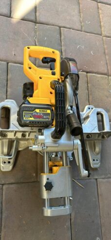 DeWalt Miter with a 6.0ah battery