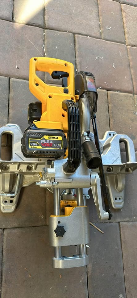 DeWalt Miter with a 6.0ah battery