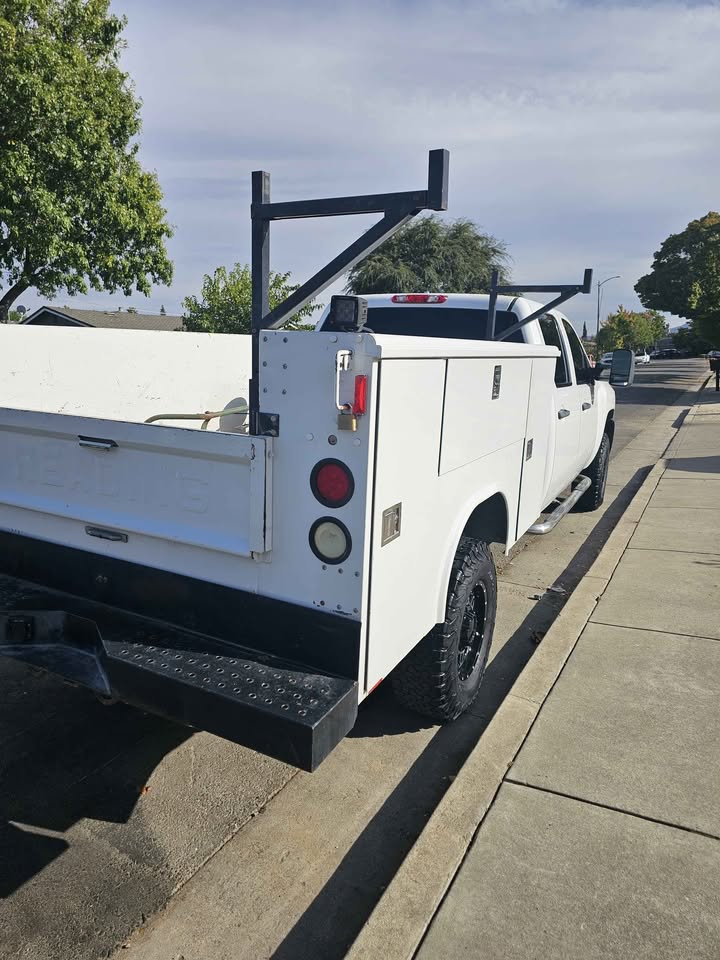 2009 Chevrolet Silverado 3500 hd crew cab Work Truck Pickup 4D 8 ft
