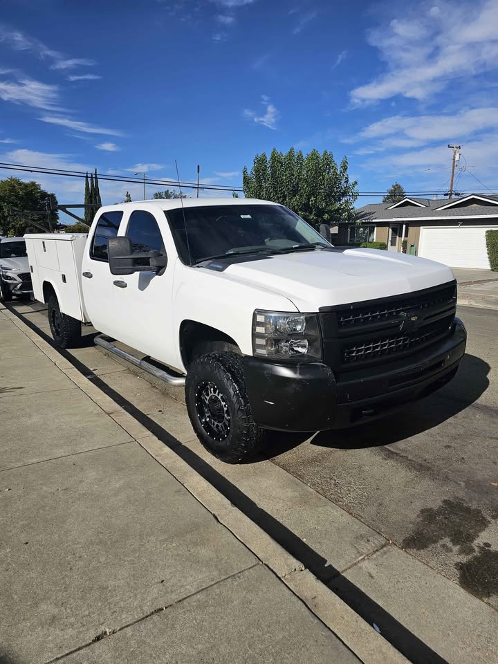 2009 Chevrolet Silverado 3500 hd crew cab Work Truck Pickup 4D 8 ft